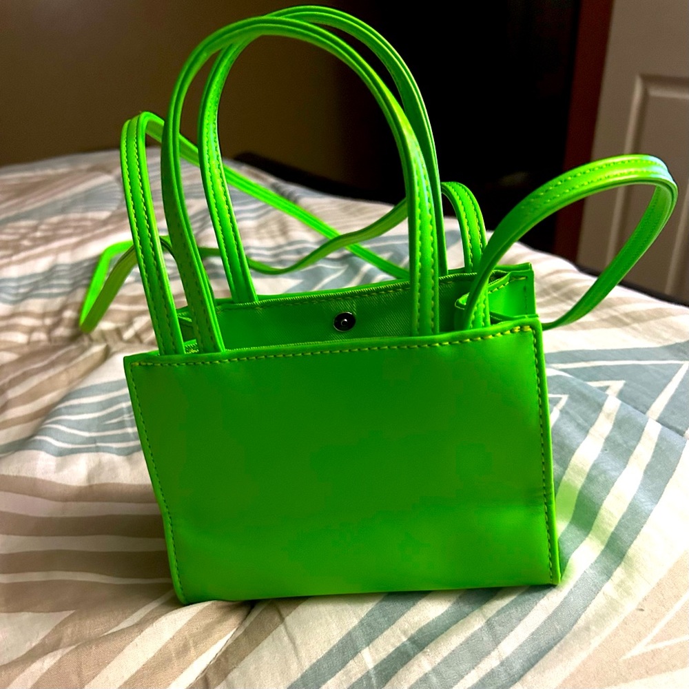 Beautiful stylish jolly rancher green mini purse. Super cute!